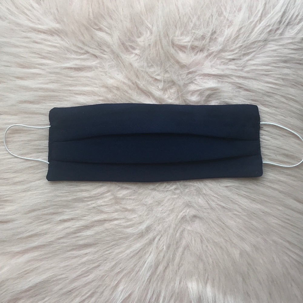 1 navy face mask with filter pouch and nose wire